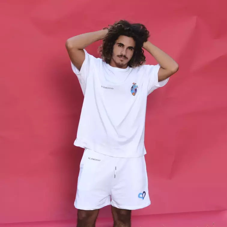 MODERN T-SHIRT